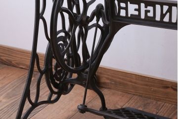 アンティーク家具　アンティーク　DIYにぴったり!おしゃれなシンガーミシンの鉄脚