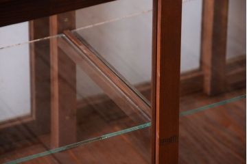 アンティーク家具　和製アンティーク　古い木製の背が低いガラスケース(ショーケース)