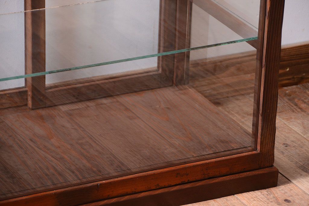 アンティーク家具　和製アンティーク　古い木製の背が低いガラスケース(ショーケース)