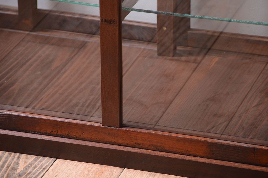 アンティーク家具　和製アンティーク　古い木製の背が低いガラスケース(ショーケース)