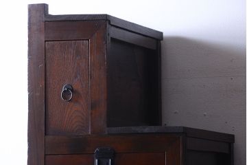 アンティーク家具　古民具・骨董　前板欅材!縦桟引き戸付きのアンティーク階段箪笥