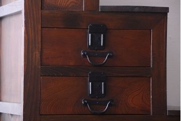 アンティーク家具　古民具・骨董　前板欅材!縦桟引き戸付きのアンティーク階段箪笥