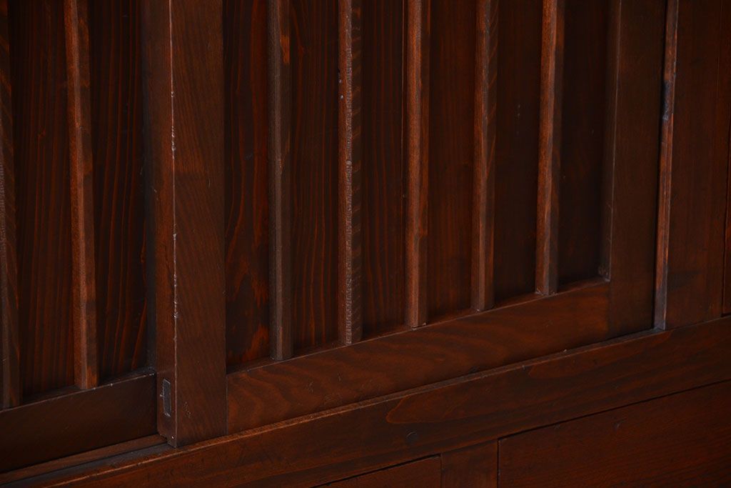 アンティーク家具　古民具・骨董　前板欅材!縦桟引き戸付きのアンティーク階段箪笥