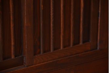 アンティーク家具　古民具・骨董　前板欅材!縦桟引き戸付きのアンティーク階段箪笥