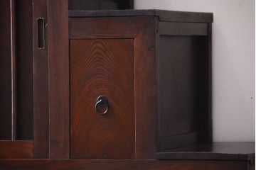 アンティーク家具　古民具・骨董　前板欅材!縦桟引き戸付きのアンティーク階段箪笥