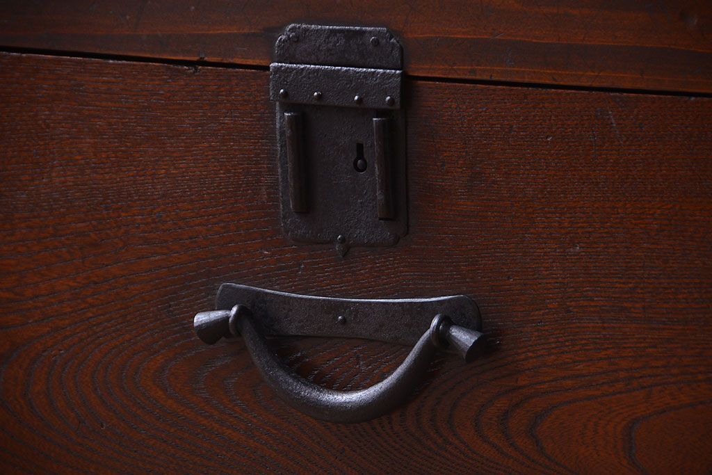 アンティーク家具　古民具・骨董　前板欅材!縦桟引き戸付きのアンティーク階段箪笥