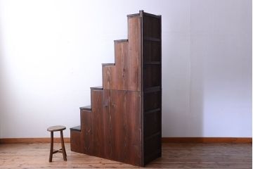 アンティーク家具　古民具・骨董　前板欅材!縦桟引き戸付きのアンティーク階段箪笥