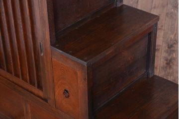 アンティーク家具　古民具・骨董　前板欅材!縦桟引き戸付きのアンティーク階段箪笥