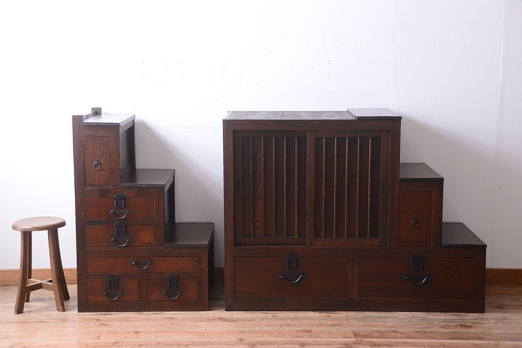 アンティーク家具　古民具・骨董　前板欅材!縦桟引き戸付きのアンティーク階段箪笥