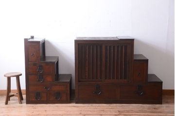 アンティーク家具　古民具・骨董　前板欅材!縦桟引き戸付きのアンティーク階段箪笥