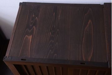 アンティーク家具　古民具・骨董　前板欅材!縦桟引き戸付きのアンティーク階段箪笥