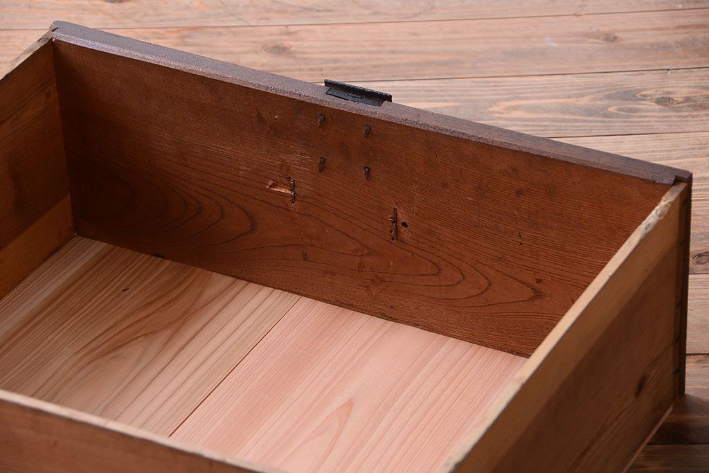 アンティーク家具　古民具・骨董　前板欅材!縦桟引き戸付きのアンティーク階段箪笥