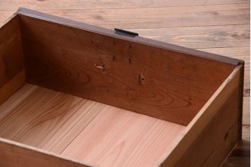 アンティーク家具　古民具・骨董　前板欅材!縦桟引き戸付きのアンティーク階段箪笥