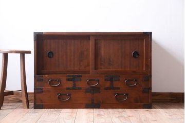 アンティーク家具　古民具・骨董　シンプルな金具のアンティーク時代箪笥ローボード