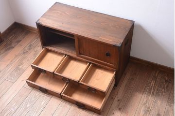 アンティーク家具　古民具・骨董　シンプルな金具のアンティーク時代箪笥ローボード