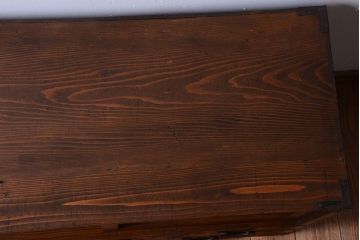 アンティーク家具　古民具・骨董　シンプルな金具のアンティーク時代箪笥ローボード