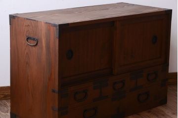 アンティーク家具　古民具・骨董　シンプルな金具のアンティーク時代箪笥ローボード