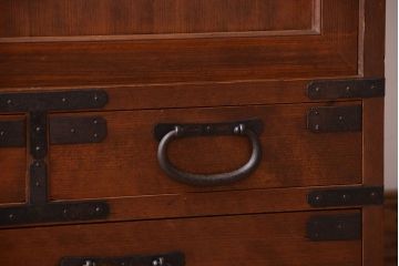 アンティーク家具　古民具・骨董　シンプルな金具のアンティーク時代箪笥ローボード