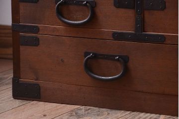 アンティーク家具　古民具・骨董　シンプルな金具のアンティーク時代箪笥ローボード