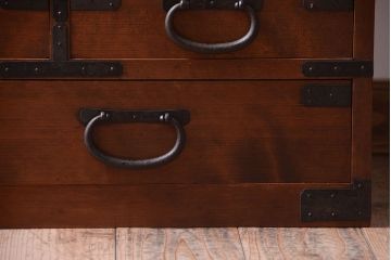 アンティーク家具　古民具・骨董　シンプルな金具のアンティーク時代箪笥ローボード