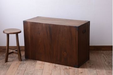 アンティーク家具　古民具・骨董　シンプルな金具のアンティーク時代箪笥ローボード