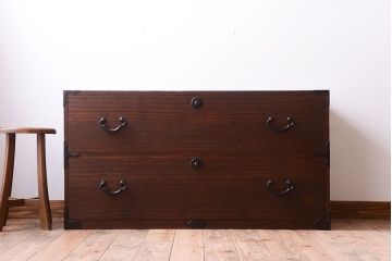 アンティーク家具　古民具・骨董　上品な金具のアンティーク衣装箪笥ローボード(時代箪笥)(1)