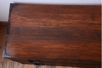 アンティーク家具　古民具・骨董　上品な金具のアンティーク衣装箪笥ローボード(時代箪笥)(1)