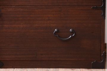 アンティーク家具　古民具・骨董　上品な金具のアンティーク衣装箪笥ローボード(時代箪笥)(1)