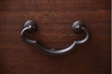 アンティーク家具　古民具・骨董　上品な金具のアンティーク衣装箪笥ローボード(時代箪笥)(1)