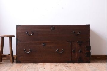 アンティーク家具　古民具・骨董　上品な金具のアンティーク衣装箪笥ローボード(時代箪笥)(2)