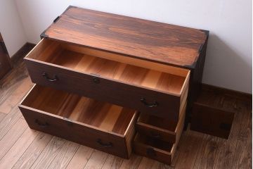 アンティーク家具　古民具・骨董　上品な金具のアンティーク衣装箪笥ローボード(時代箪笥)(2)