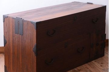 アンティーク家具　古民具・骨董　上品な金具のアンティーク衣装箪笥ローボード(時代箪笥)(2)