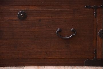 アンティーク家具　古民具・骨董　上品な金具のアンティーク衣装箪笥ローボード(時代箪笥)(2)