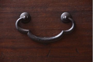 アンティーク家具　古民具・骨董　上品な金具のアンティーク衣装箪笥ローボード(時代箪笥)(2)