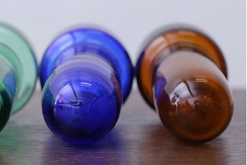 アンティーク雑貨　和製アンティーク　スタンド付き!小さな色ガラス試験管4本