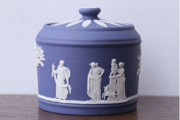 アンティーク雑貨　中古　イギリスWedgwood(ウェッジウッド)　ジャスパー　ポーランドブルー　小物入れ