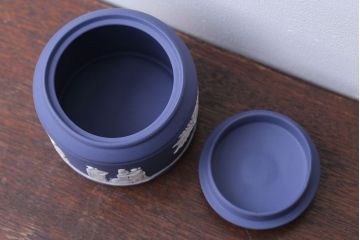 アンティーク雑貨　中古　イギリスWedgwood(ウェッジウッド)　ジャスパー　ポーランドブルー　小物入れ