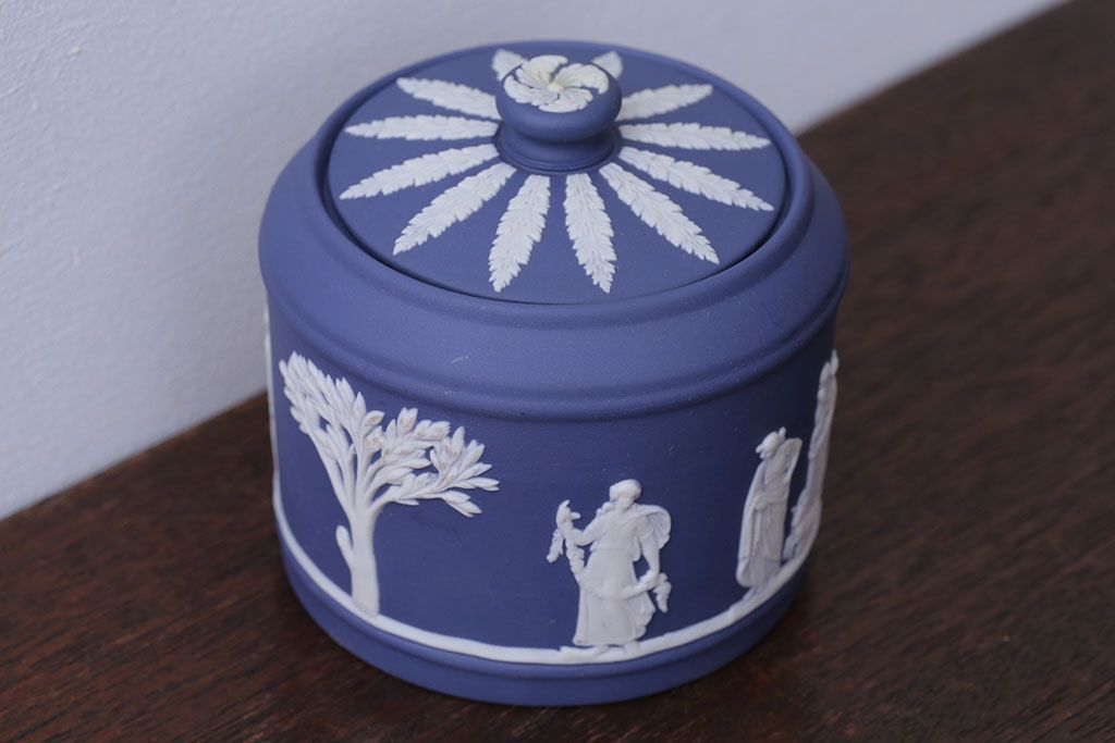 アンティーク雑貨　中古　イギリスWedgwood(ウェッジウッド)　ジャスパー　ポーランドブルー　小物入れ