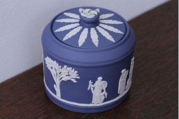 アンティーク雑貨　中古　イギリスWedgwood(ウェッジウッド)　ジャスパー　ポーランドブルー　小物入れ