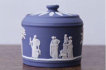 アンティーク雑貨　中古　イギリスWedgwood(ウェッジウッド)　ジャスパー　ポーランドブルー　小物入れ