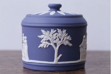 アンティーク雑貨　中古　イギリスWedgwood(ウェッジウッド)　ジャスパー　ポーランドブルー　小物入れ