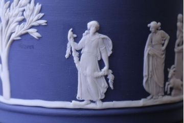 アンティーク雑貨　中古　イギリスWedgwood(ウェッジウッド)　ジャスパー　ポーランドブルー　小物入れ