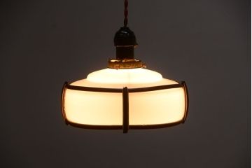 和製アンティーク　乳白色ガラスシェードの昭和レトロな天井照明