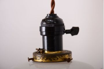 和製アンティーク　乳白色ガラスシェードの昭和レトロな天井照明