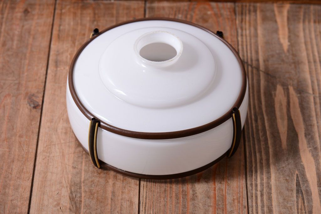 和製アンティーク　乳白色ガラスシェードの昭和レトロな天井照明