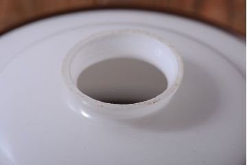 和製アンティーク　乳白色ガラスシェードの昭和レトロな天井照明