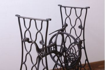 アンティーク家具　アンティーク　DIYにぴったり!おしゃれなシンガーミシンの鉄脚(2)