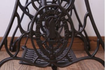 アンティーク家具　アンティーク　DIYにぴったり!おしゃれなシンガーミシンの鉄脚(2)