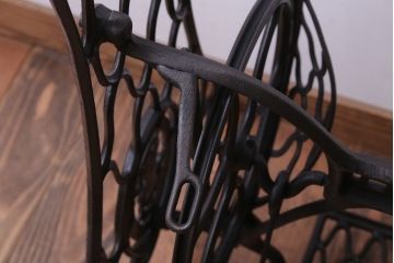 アンティーク家具　アンティーク　DIYにぴったり!おしゃれなシンガーミシンの鉄脚(2)