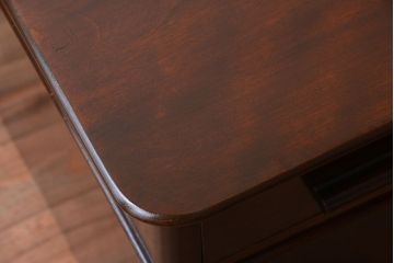 アンティーク家具　和製アンティーク　組み立て式!古いカバ材のシンプルでモダンな両袖机(デスク)